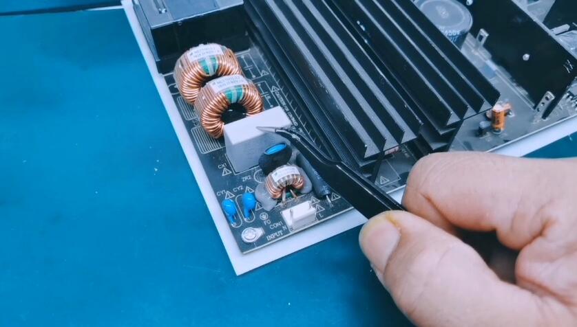 如果安規(guī)電容在電源線路板上壞了有什么影響？